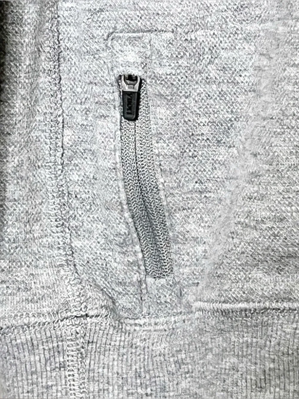 Vuori Jeffreys Performance Crew Men’s Medium Gray Long Sleeve‎ Pocket Pullover